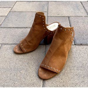 Circus by Sam Edelman Kitty Saddle MicroSuede Studded Block Heeled Mules 9.5M